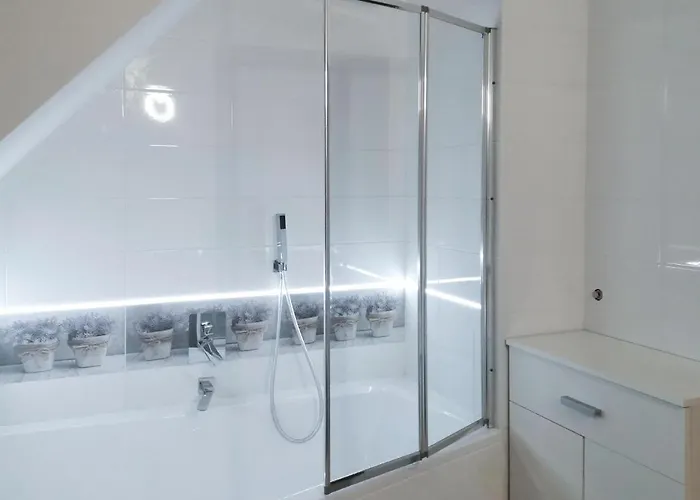 4 Bedroom Amazing In Holiday home