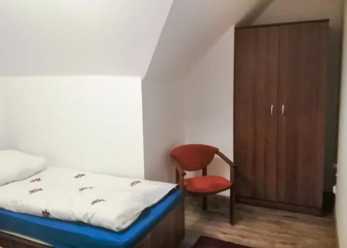 4 Bedroom Amazing In Holiday home *