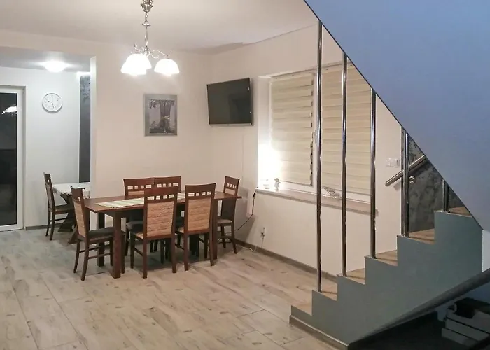 4 Bedroom Amazing In Holiday home